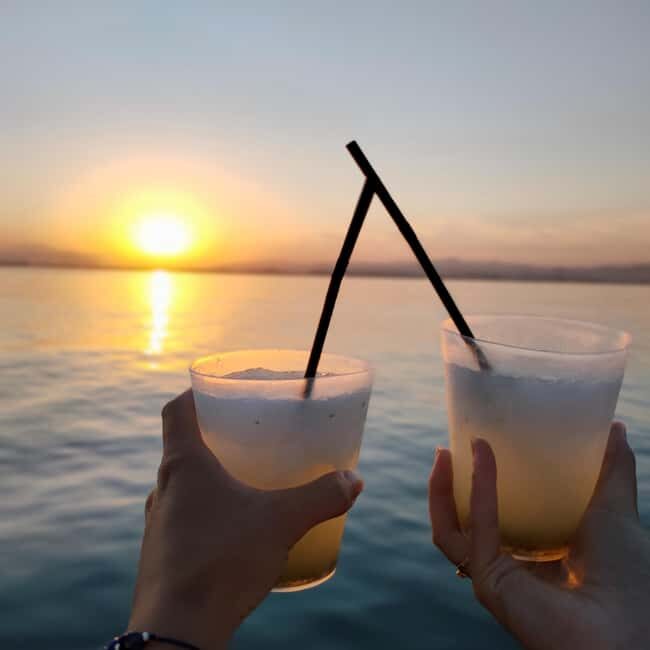 Paseo en Catamarán con Baño o Puesta de Sol - The Value of the Experience