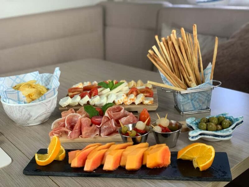 Pasito Blanco : Private sailing tour with food & drinks - What Makes This Sailing Tour Stand Out?