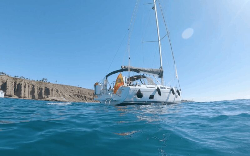 Pasito Blanco : Private sailing tour with food & drinks - The Sum Up
