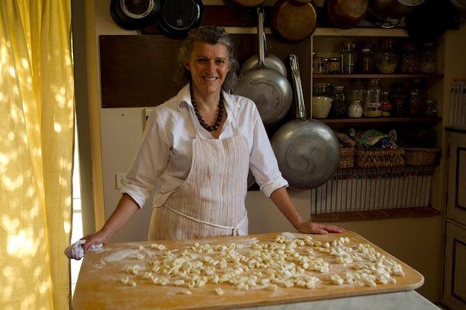 Pasta and Pizza cooking class in Cortona - Key Points