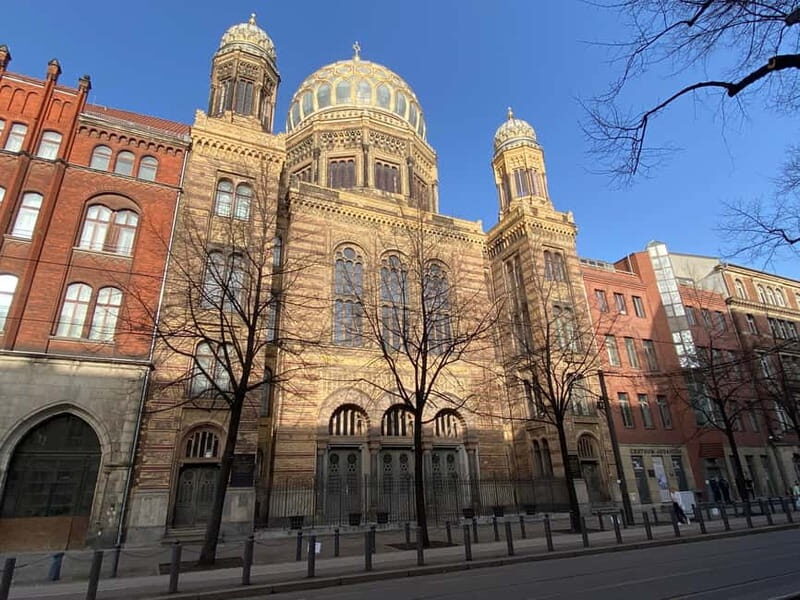 Path of Resistance: Berlins Hidden Holocaust Stories - FAQ