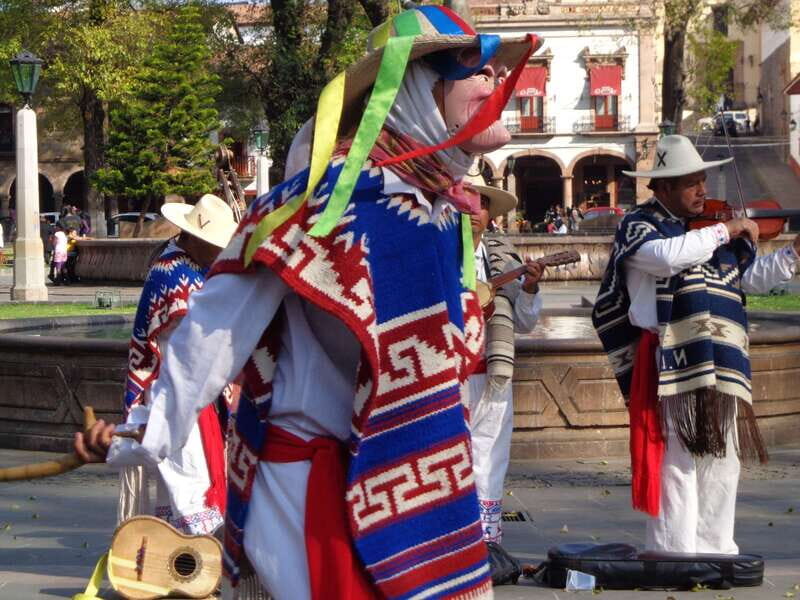 Patzcuaro - Janitzio Tour to watch the "butterfly nets" - Key Points