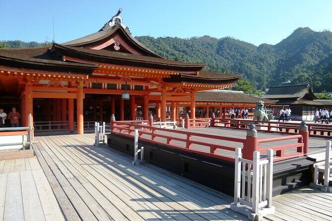 Peaceful Hiroshima & Miyajima UNESCO 1 Day Bus Tour - Miyajima’s Iconic Itsukushima Shrine: A Photographic Masterpiece