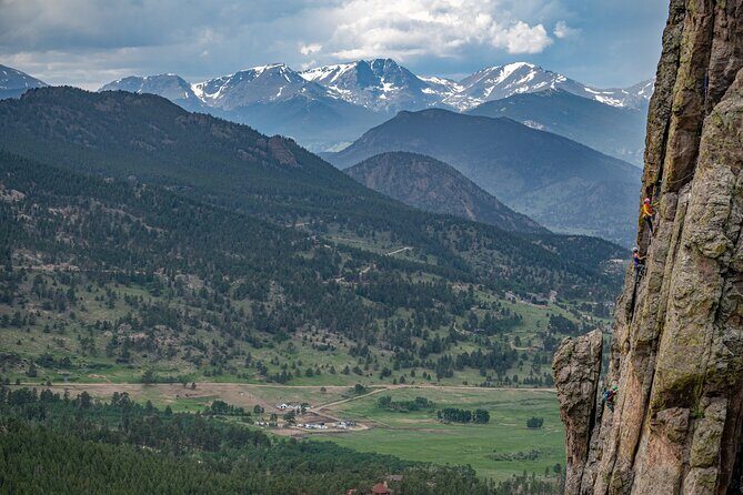 Peak Ascent Climbing Activity in Twin Sisters - Introduction: A Unique High-Altitude Adventure for Nature and Thrill Seekers
