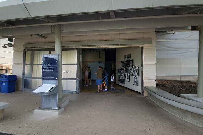 Pearl Harbor Visitor Center and Oahu Grand Circle Island Tour - An In-Depth Look at the Tour Experience