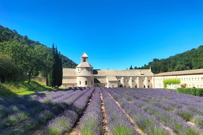 Pearls of Luberon : Gordes, Rousillon & Sénanque Abbey - The Sum Up