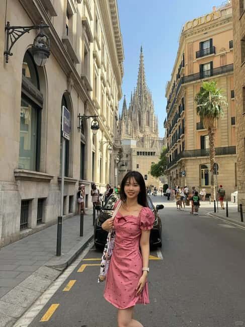 Pedrera, Casa Batlló, Gothic Quarter Photo Walk - Key Points