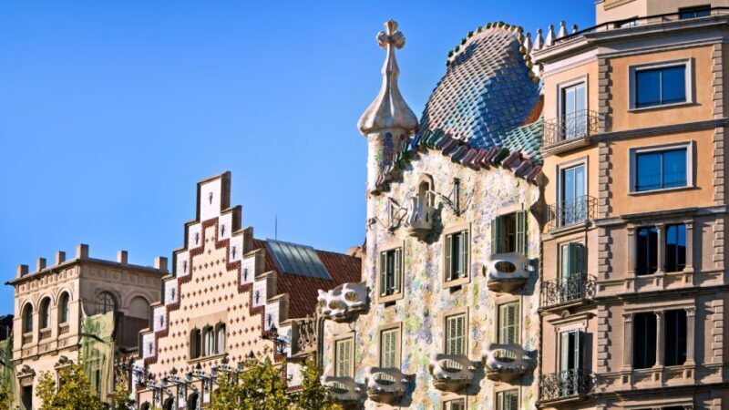 Pedrera, Casa Batlló, Gothic Quarter Photo Walk - What’s Included and Why It Matters