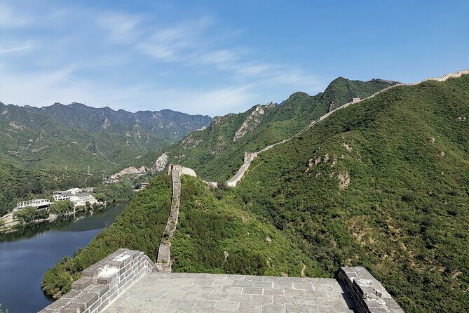 PEK Airport Layover Transfer Service to Lakeside View Huanghuacheng Great Wall - Exploring the Details of the Tour