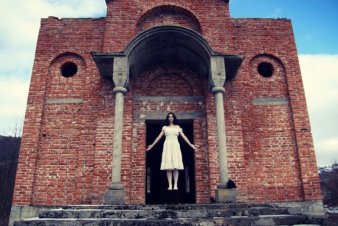 Pensacola Most Haunted Ghost Tour & Scavenger Hunt - Experience the Spooky Side of Pensacola with the Most Haunted Ghost Tour & Scavenger Hunt