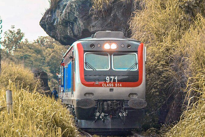 Peradeniya to Badulla train ride on (Train No: 1001 "Denuwara Menike") - FAQs