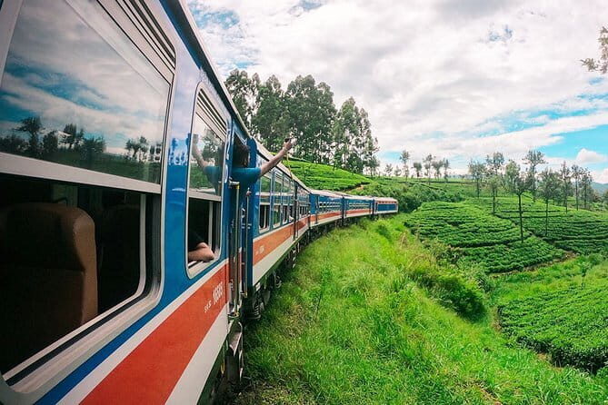 Peradeniya to Nanu Oya train ride on (Train No: 1001 "Denuwara Menike") - The Journey: An In-Depth Guide