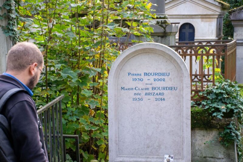 Père Lachaise Cemetery: A Stroll Through Immortal History - Key Points
