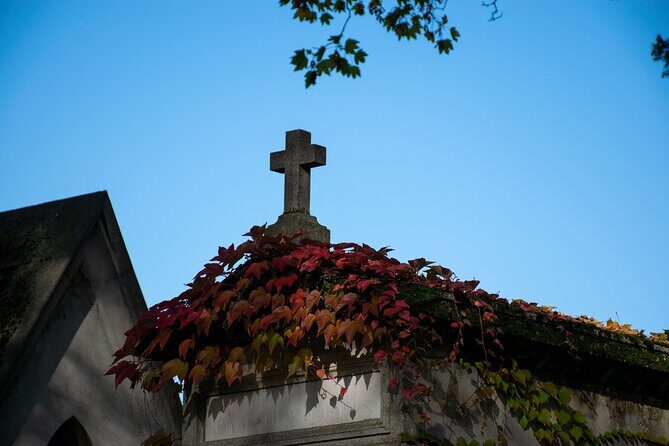 Père Lachaise Cemetery Tour: A Stroll Through Immortal History - Exploring Père Lachaise: An Unforgettable Journey in 2 Hours