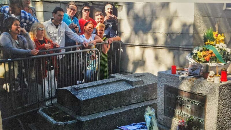 Père Lachaise Cemetery Tour, Tales from the Graves & Crepes - A Closer Look at the Experience