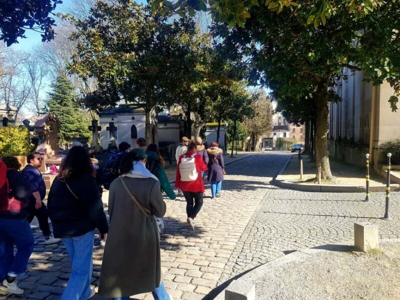 Père-Lachaise : histoires et mystères contés par un comédien - An Overview of the Experience