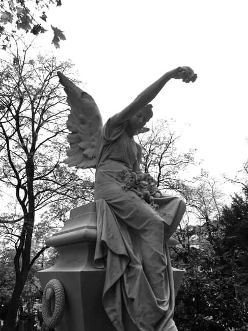 Père-Lachaise in Paris: tours in French - A Closer Look at the Père-Lachaise Guided Tour