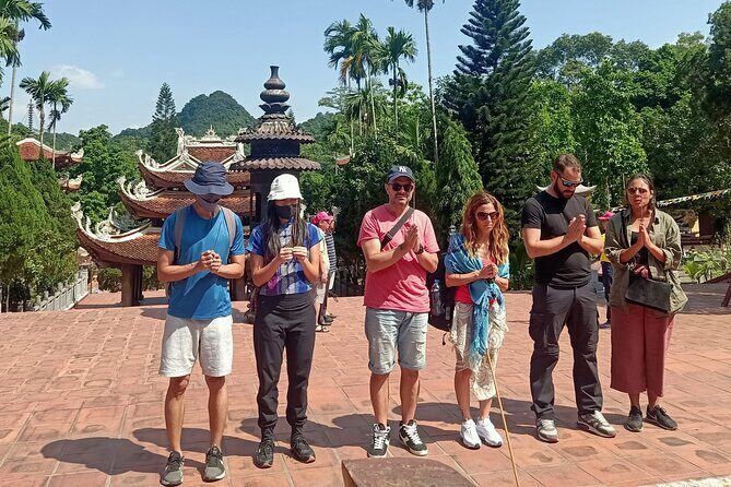 Perfume Pagoda 1 Day Tour from Hanoi with Traditional Boat Ride - The Itinerary in Detail: What to Expect