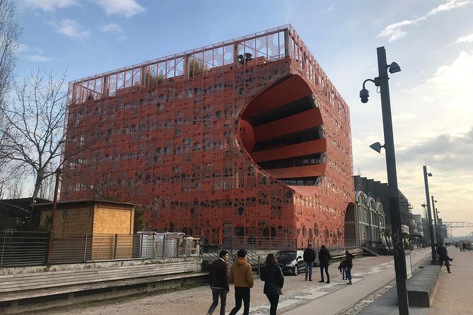 Personalized discovery of the Confluence district - A detailed look at the Lyon bicycle taxi tour