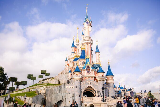 Personalized Transport service from Disneyland to Paris - Why Choose This Private Transfer?