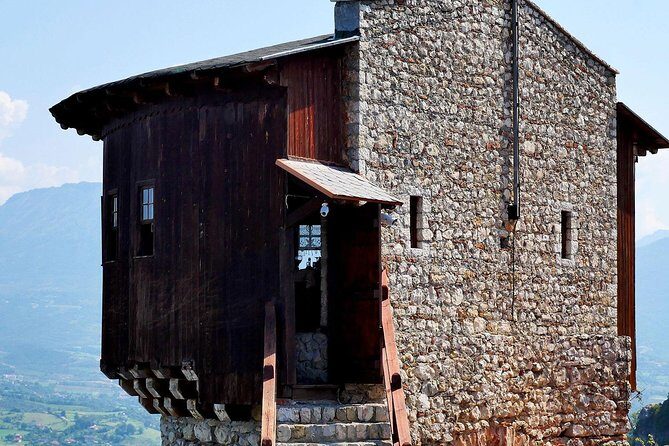 Petrele Castle tour - Timing and Duration