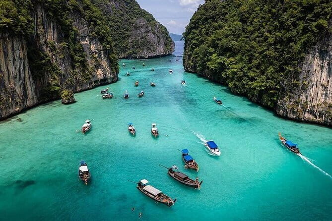 Phi Phi island trip with big boat from Phuket - Key Points
