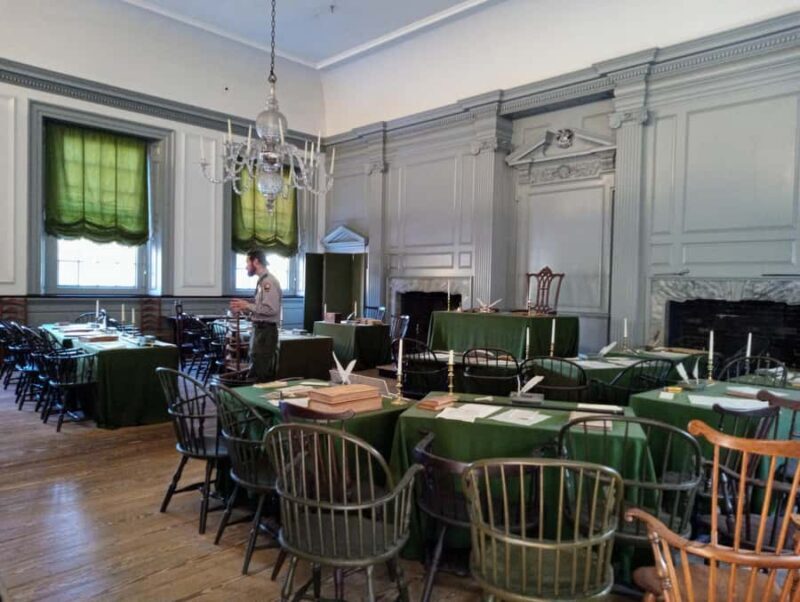 Philadelphia: Guided Walking Tour of Historic Sites - Key Points