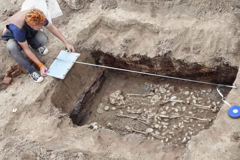 Philadelphia's Dead: Eerie Exploration of Forgotten Graves - Key Points