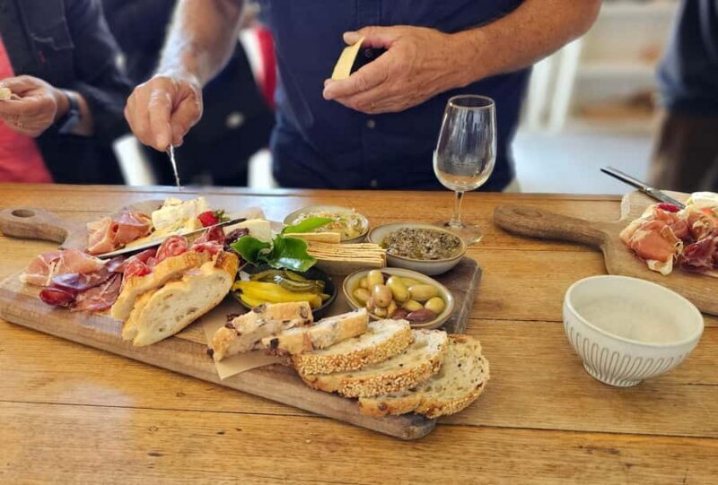 Phillip Island: Wine, Wildlife & Penguins with Gourmet Feast - Wildlife Encounters and Seal Rocks