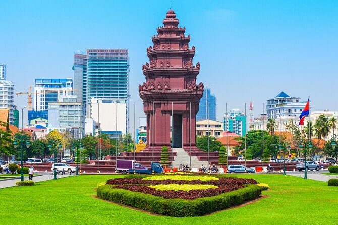 Phnom Penh and Siem Reap Private 3 Days Tour from Ho Chi Minh - Day 1: From Ho Chi Minh City to Phnom Penh’s Heart