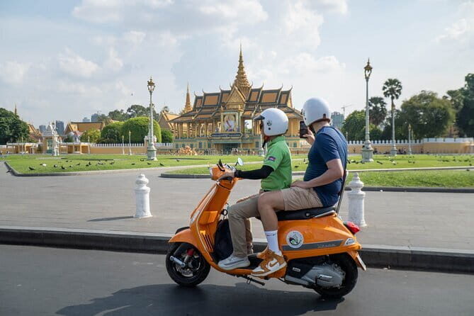 Phnom Penh City Tour & Street Art By Vespa - Starting the Adventure: Pickup and First Impressions
