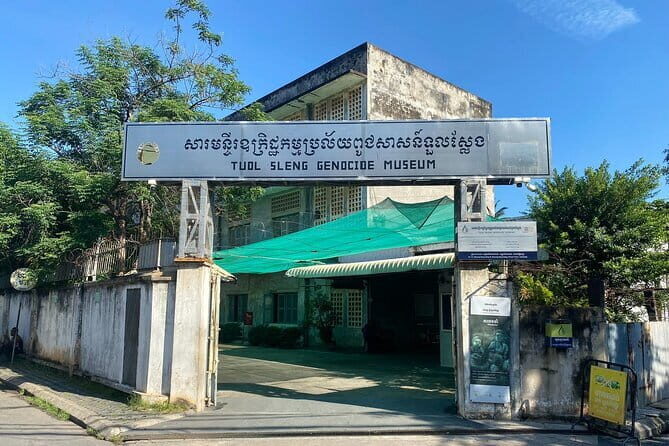 Phnom Penh Hop-on Hop-off Highlight Tour including Killing Fields - Key Points