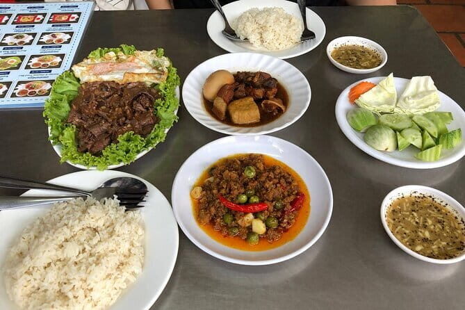 Phnom Penh Night Tuk Tuk Adventure and Local Food Tasting Tour - Exploring the Itinerary in Detail