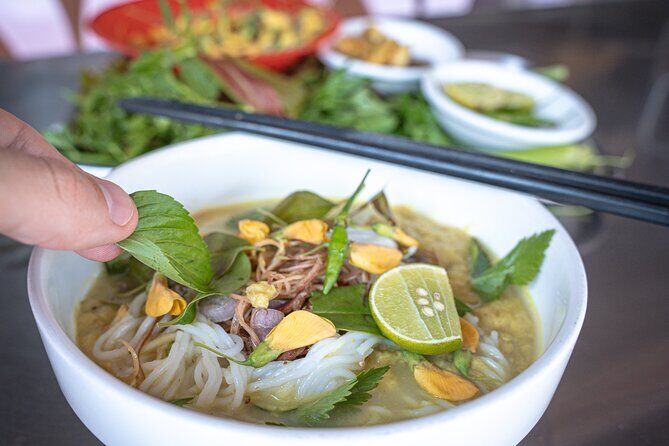 Phnom Penhs Culinary Underground: Local Food Tour by Tuk-tuk - The Itinerary: A Taste of Phnom Penh’s Culinary and Historical Layers