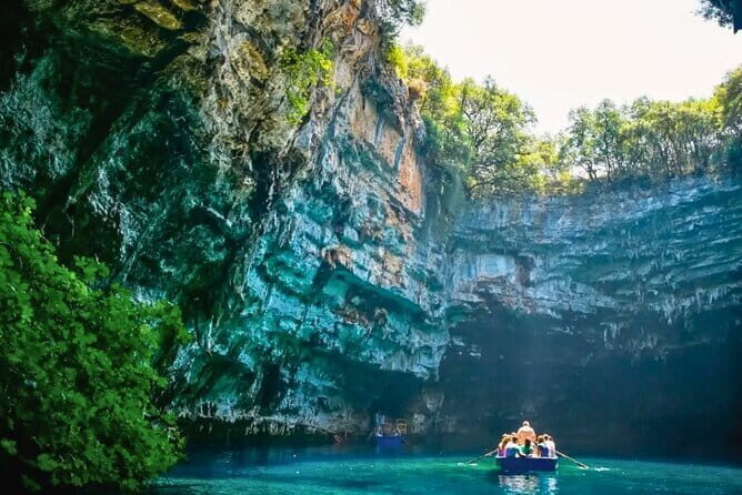 Phong Nha Cave Tour from Hue City - An In-Depth Look at the Phong Nha Cave Tour
