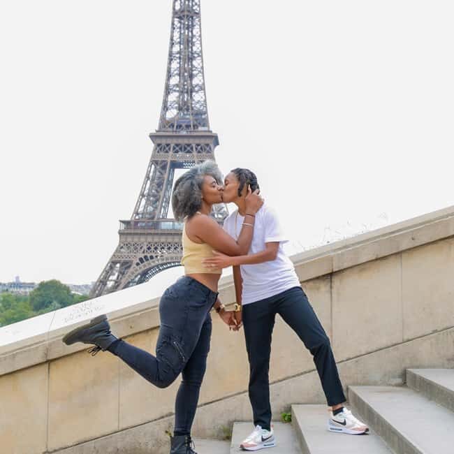Photo session for couples with flowers around Eiffel tower - Final Thoughts