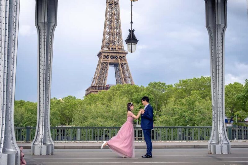 Photo session for couples with flowers around Eiffel tower - FAQ