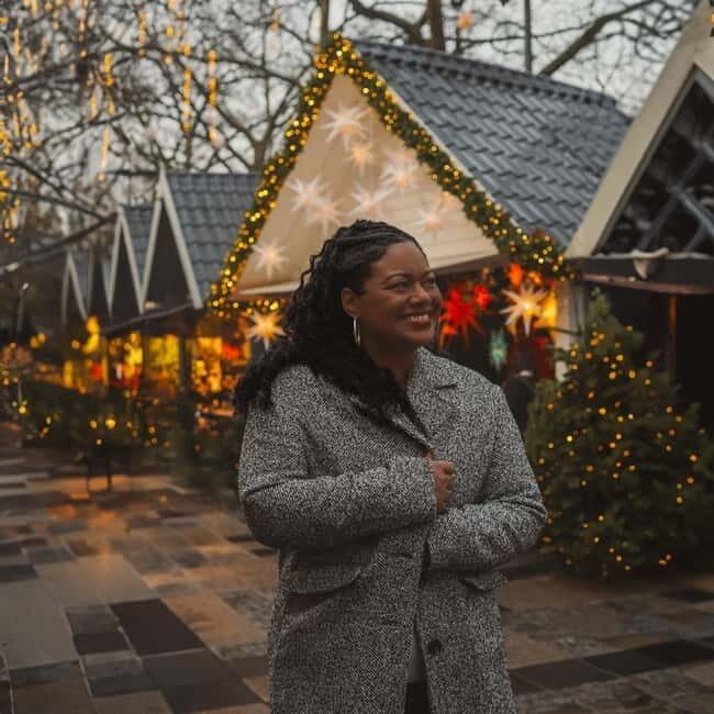 Photo shoot at the Cologne Christmas market with a local photographer - The Sum Up