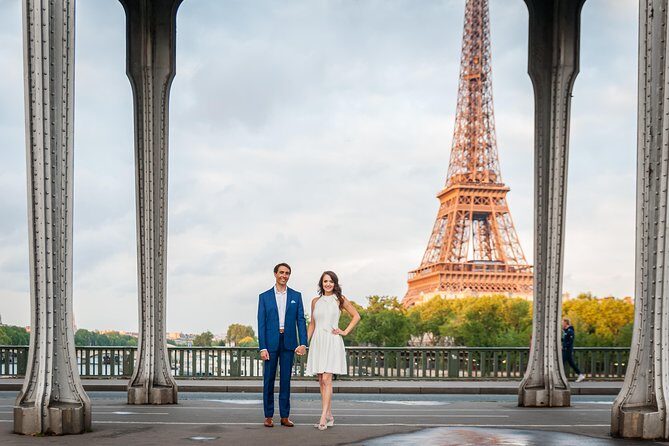 Photo shoot in the Eiffel Tower area - Insights from Reviewers