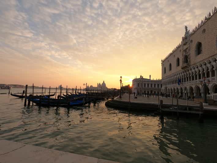 Photo with a professional photographer in Venice - Key Points
