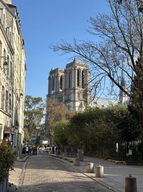 Photo Workshop in Paris sightseeing Notre Dame and Louvre - Is it worth the price?