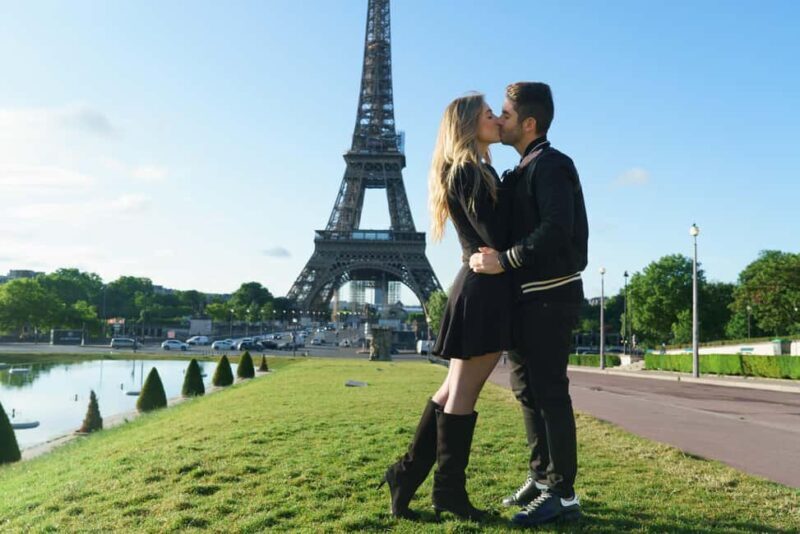 Photographer in Paris: Eiffel Tower and the most beautiful spots for a photo shoot - Who Should Book This?