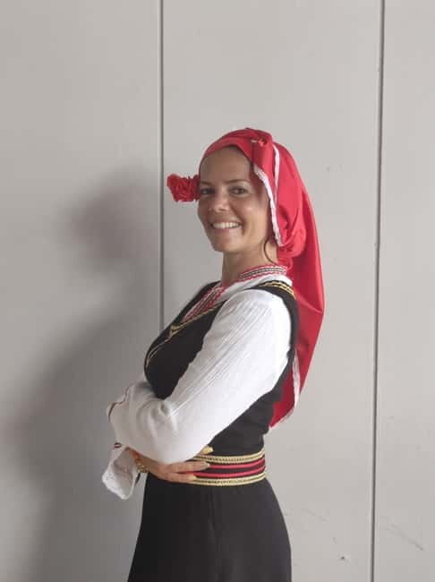 Photos with traditional costumes in Sofia - Key Points