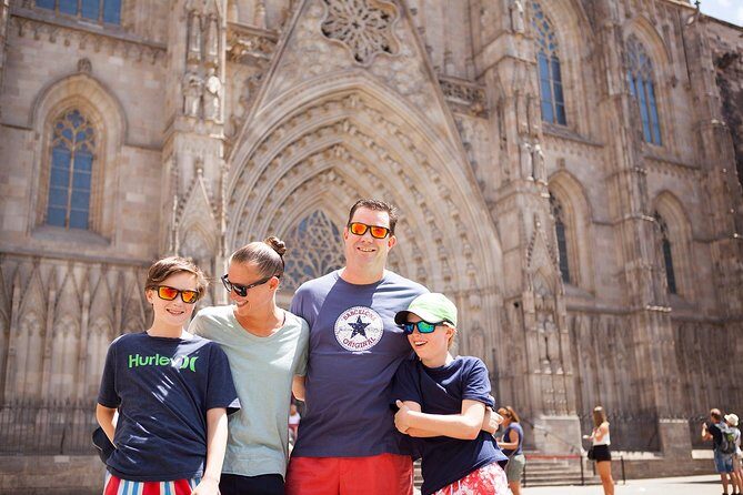 Photoshoot tour in Barcelona Secret Corners - The Experience: What to Expect