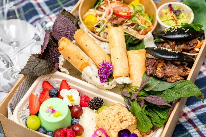 Picnic in the Royal Botanic Gardens for 2 - The Sum Up