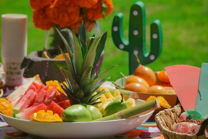 Picnic on Lake Chapultepec - Key Points