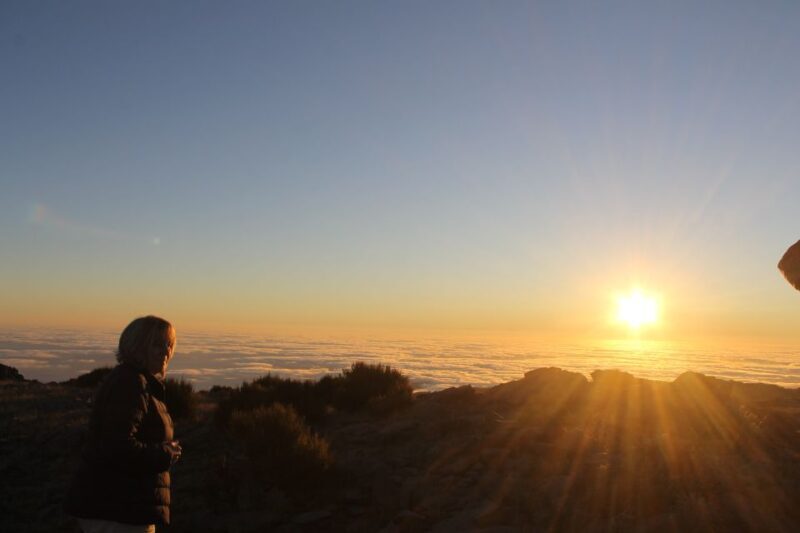 Pico do Arieiro: Private 4x4 Sunrise Trip with Hot Drinks - FAQs