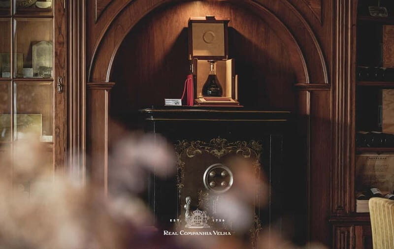 Pinhão: Rabelo Boat Cruise with a Port Tasting at a Winery - Exploring the Experience: A Deep Dive into the Tour