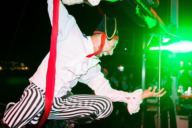 Pirates Sunset Cruise at the Cabo San Lucas Arch - The Boat and Group Size