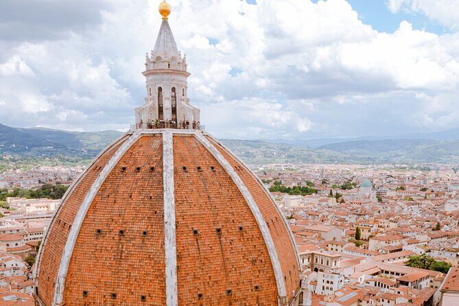 Pisa and Florence daytrip in Limo "the art of surprising you" - Frequently Asked Questions